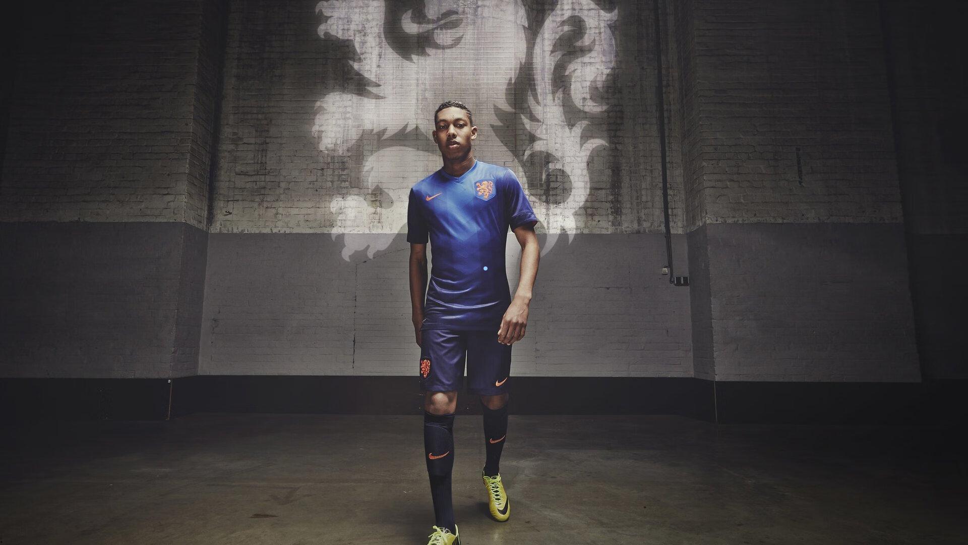 开云-FIFA最佳阵容中场投票结果揭晓，维蒂尼亚24分夺魁，佩德里帕尔默表现抢眼